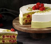 Фисташковый торт с малиной