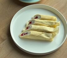 Налистник с творогом и клубникой