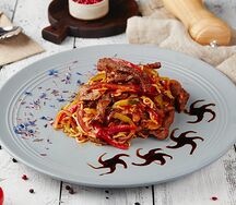 Мясо по-французски с лапшой удон
