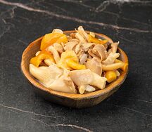 Ассорти маринованных грибов