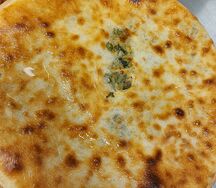 Пирог с сыром и свекольной ботвой