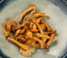 Опята маринованные