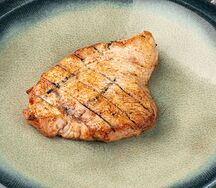 Стейк из куриного филе на углях