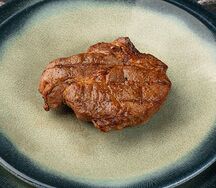 Стейк из cвинoй шейки на углях