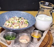 Окрошка с отварной говядиной на айране