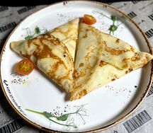 Блинчики с сыром сулугуни и зеленью