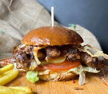 Бургер с рёбрами BBQ