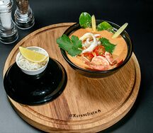 Том ям с морепродуктами на кокосовом молоке