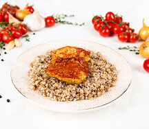 Свинина в томатном соусе с гречкой и киноа
