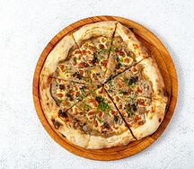 Пицца с грибным кремом и трюфелем