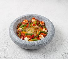 Салат из кенийской фасоли с сыром моцарелла