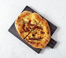Фокачча с розмарином и вялеными томатами