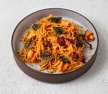 Спагетти с кальмаром и креветками