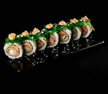 Ролл с креветкой и чукой
