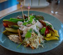 Сало и соления с форшмаком