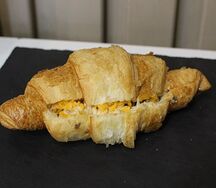Круассан жульен с курицей