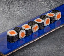 Маки с лососем