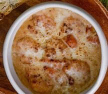 Креветки запеченные с сыром и томатами