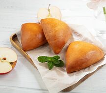 Расстегай со свежими яблоками