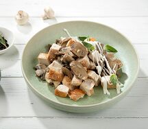 Салат из курицы с грибами