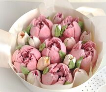 Зефирные цветы крупные в шляпной коробке с прозрачной крышкой