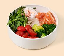 Брэкфаст боул с зеленой гречкой и лососем