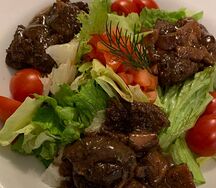 Салат с куриной печенью и белыми грибами
