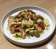 Соте с морепродуктами и красной икрой