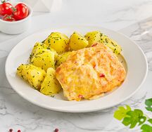 Рыба под крабовым муссом с гарниром