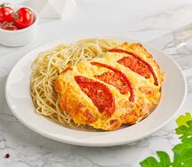 Грудка куриная с помидором, сыром и гарниром