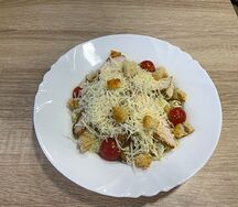 Салат Цезарь с курицей