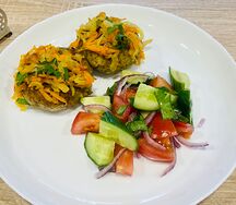 Котлеты из гречки с овощным салатом