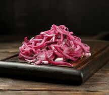 Лук красный маринованный