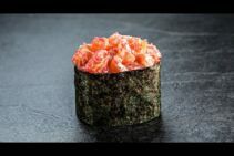 Спайс-суши с лососем