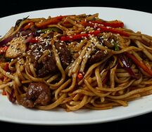 Лапша Удон с курицей и говядиной терияки
