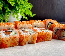 Калифорния с лососем в икре