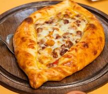 Хачапури с сыром и беконом