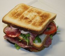 Сэндвич с говядиной барбекю