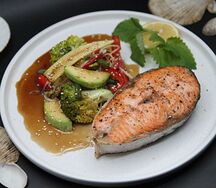 Лосось гриль с соусом терияки и овощами вок