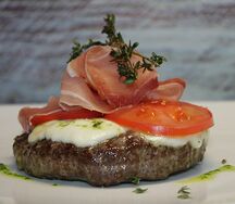 Бифштекс из мраморной говядины c моцареллой