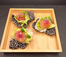 Гребешок и понзу на чипсах из тапиоки