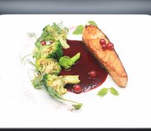 Стейк лосось в стиле нордик