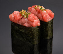 Суши тар-тар торо с луком-сибулет