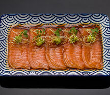 Тирадито из лосося с соусом Понзу