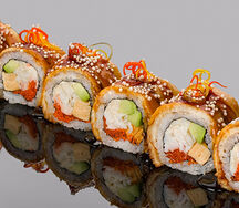 Ролл с копченым угрем и камчатским крабом