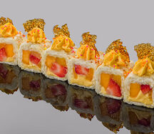 Сладкий ролл с рисовым пудингом и кремом манго юдзу