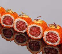 Ролл с тар-таром из тунца Блюфин с соусом Юзу и Спайси