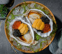 Устрицы с тремя видами икры и соусом Понзу (2 шт)