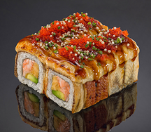 Ролл из копченого угря, лосося, авокадо с соусом Бешамель и Унаги