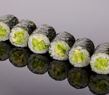 Ролл с авокадо